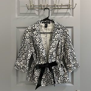 Willi Smith Brand size 4 jacket with adjustable waist.